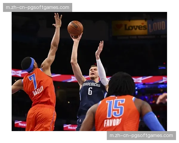 波尔津吉斯外拆三分威胁 勇士阵地战空间拉扯效果显著